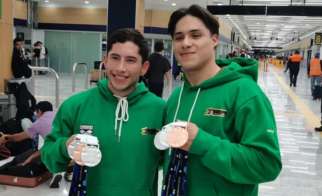 Osmar Olvera y Randal Willars regresan a México tras la Súper Final de Clavados