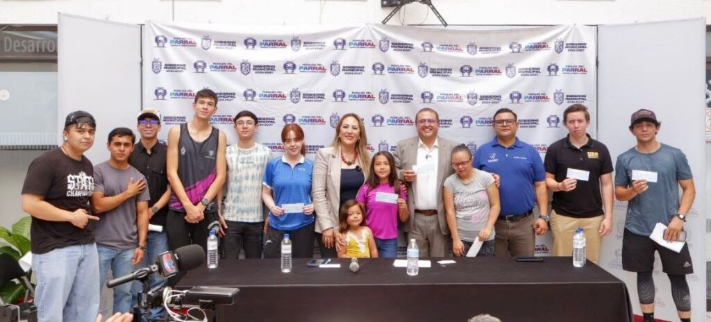 Alcalde Salvador Calderón le apuesta al deporte y fortalece el futuro de parral con apoyos económicos directos a atletas y entrenadores