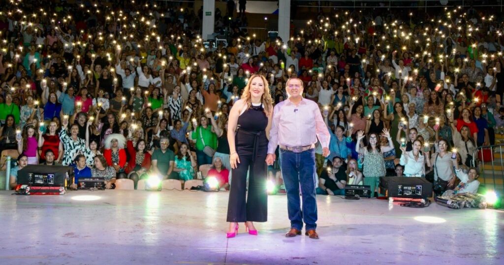 Más de 5 mil personas disfrutaron del festejo del Día de las Madres encabezado por Salvador Calderón