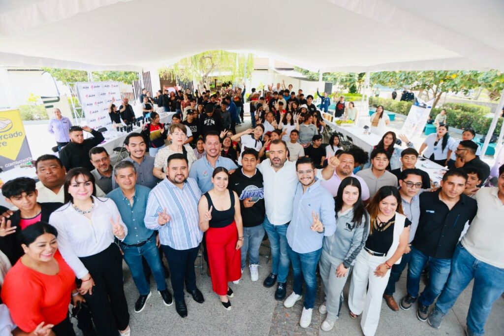 Tlajomulco acerca oportunidades laborales a jóvenes con la feria “Mi Primera Chamba”