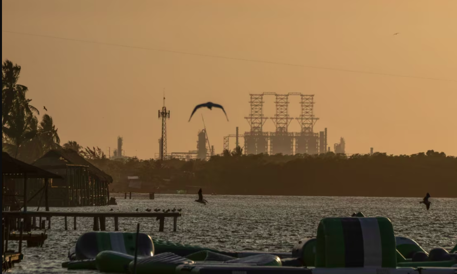 Pemex descarta un incendio en Dos Bocas tras reportes de humo y fuego