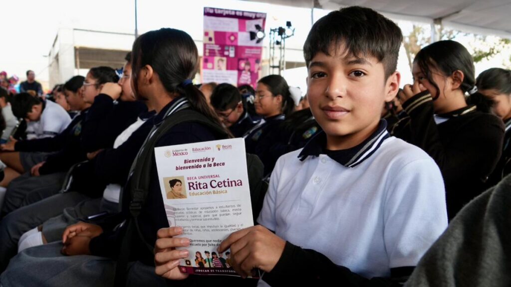 Retrasan entrega de tarjetas de la Beca Rita Cetina para alumnos de primaria