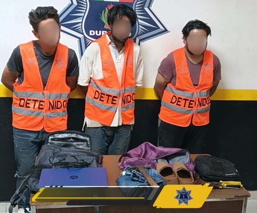 Tras ser señalados por una mujer de robarla, la policía preventiva los detuvo