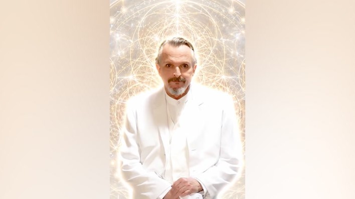 Miguel Bosé desata memes tras publicar video con IA