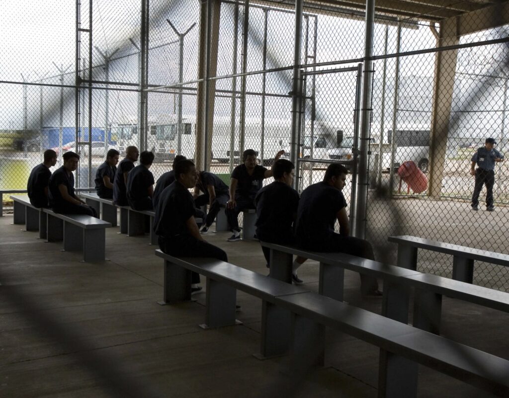 Seis inmigrantes murieron en centros de detención de ICE en California