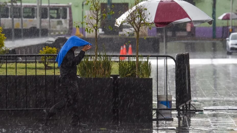 SMN alerta por lluvias fuertes, tormentas y granizo en 12 estados este viernes