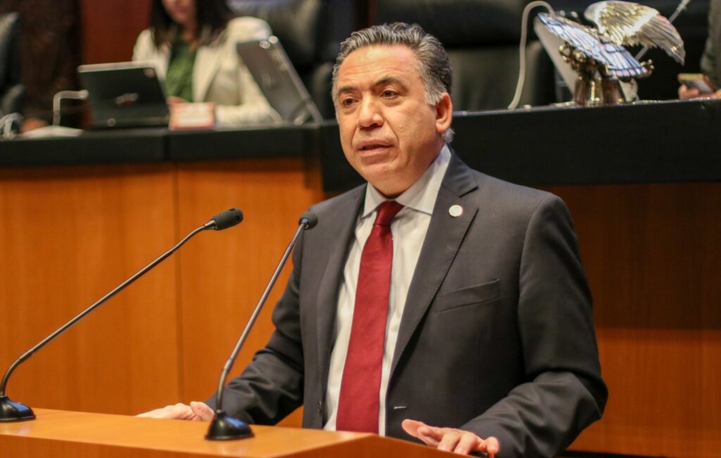 Enrique Inzunza regresa al Senado tras licencia temporal