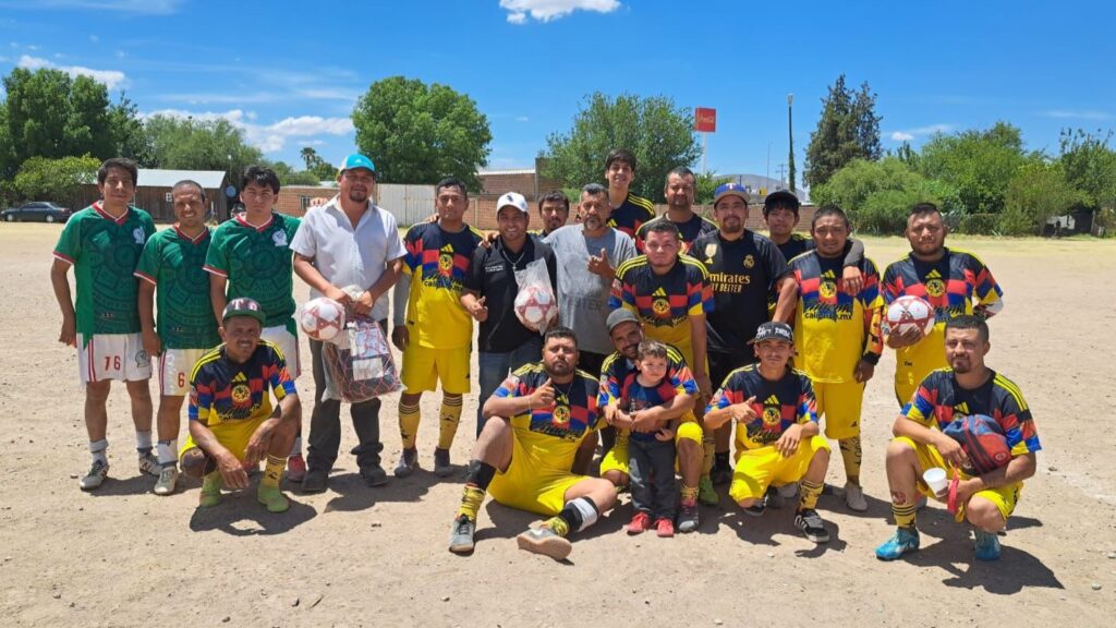 Dirección del Deporte fortalece con apoyo a equipos y academias de Vicente Guerrero
