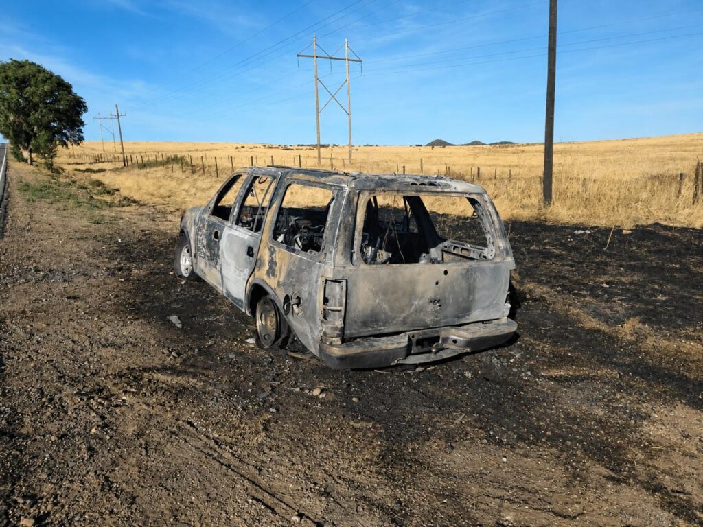 Se incendia camioneta en la carretera