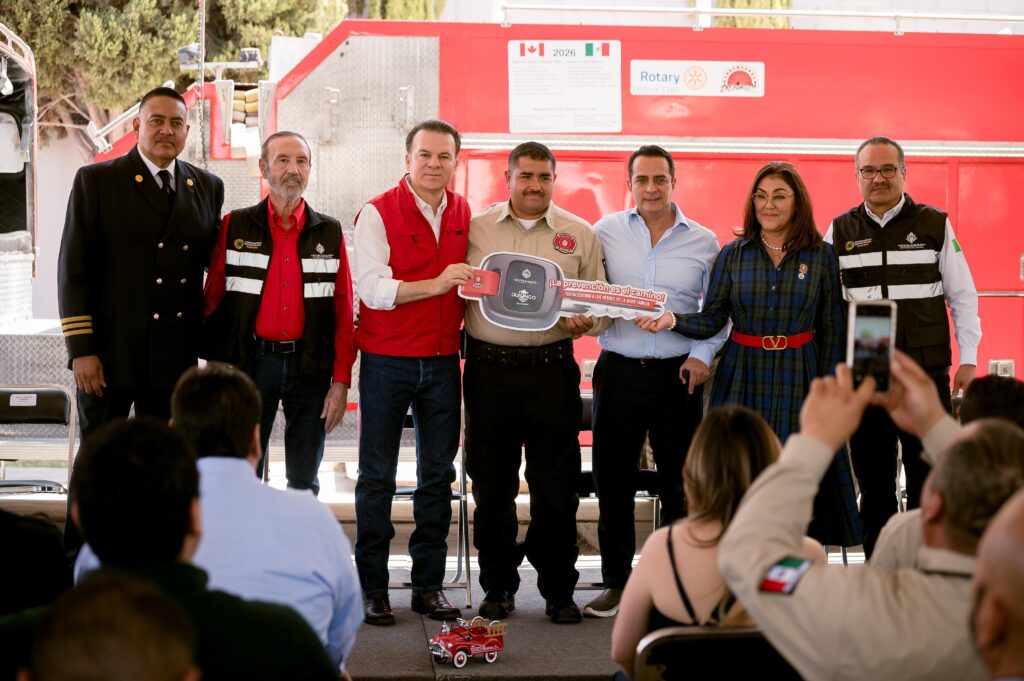 Bomberos de Durango reciben nuevo camión y equipamiento para emergencias