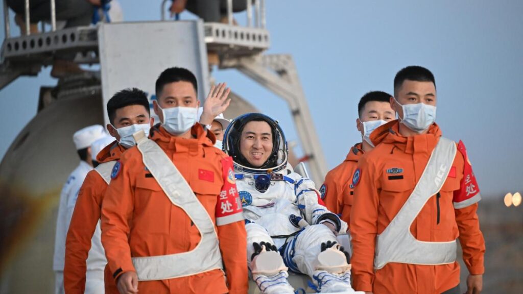 Misión Shenzhou-21 regresa a la Tierra tras casi siete meses en el espacio