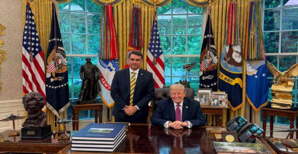 Donald Trump recibe a Flávio Bolsonaro en la Casa Blanca
