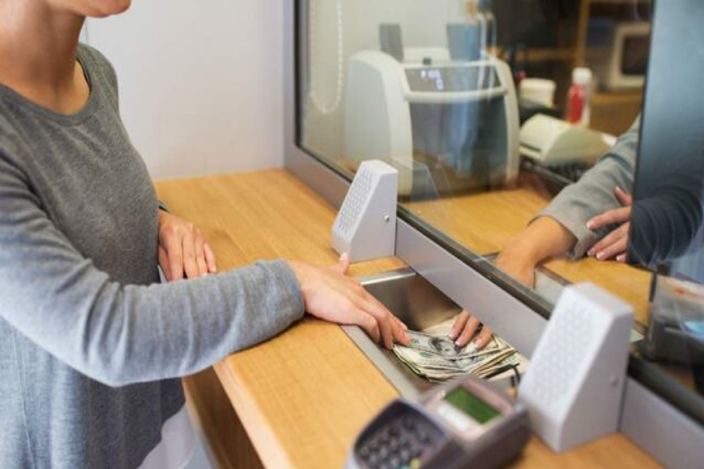 ¿Abren los bancos el 15 de mayo? Esto pasará en el Día del Maestro