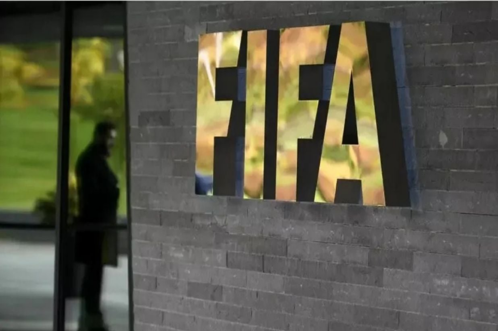 FIFA inhabilita 5 años a exdirectivo por acoso sexual