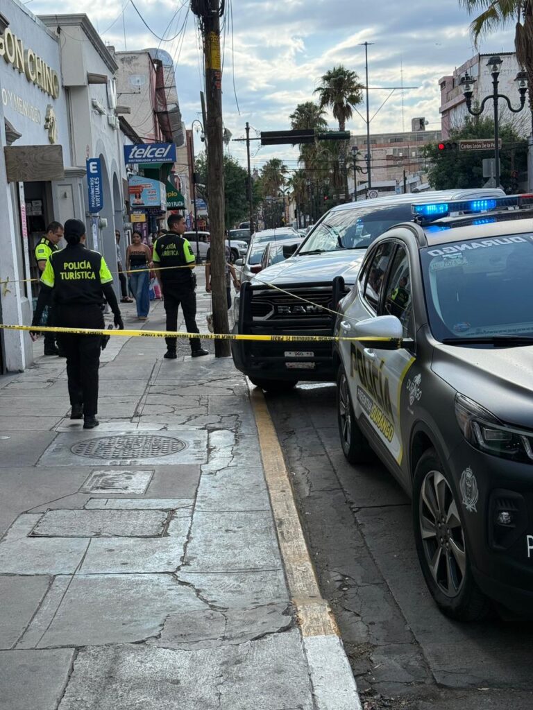 Pierde la vida a la entrada del estacionamiento de céntrico hotel de Durango