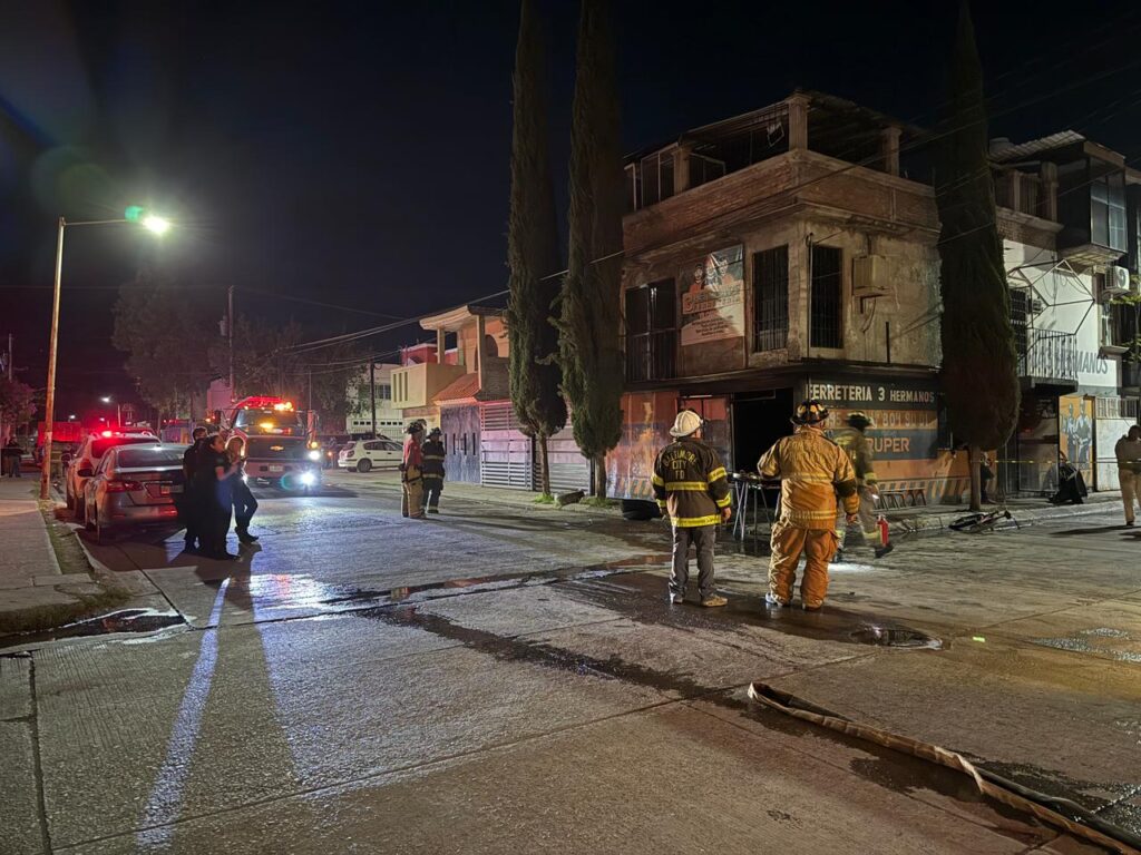Incendio acabó con una ferretera en la ciudad de Durango