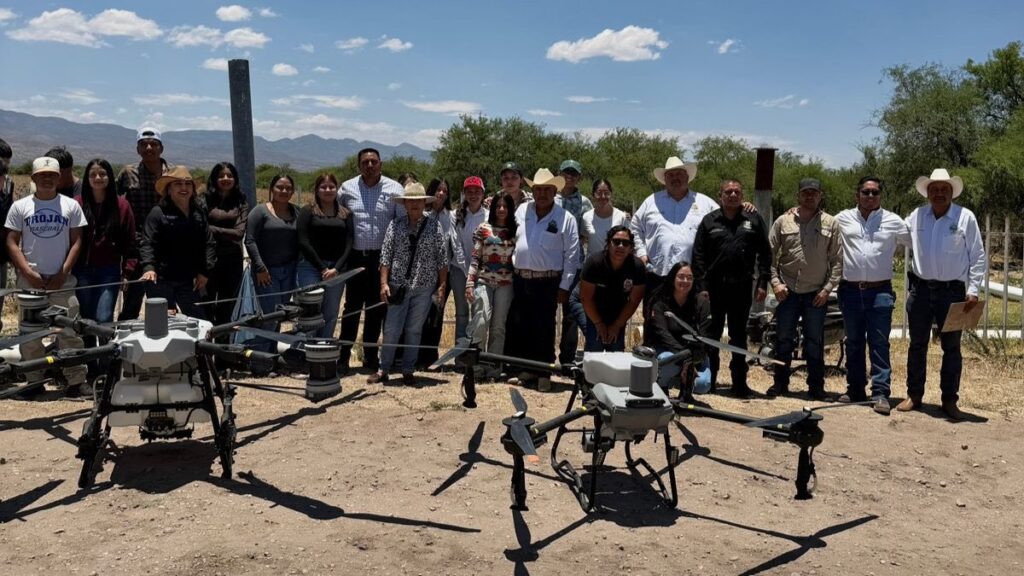 Realizan Exhibición y Exposición de Maquinaria Agrícola y Drones en Nombre de Dios