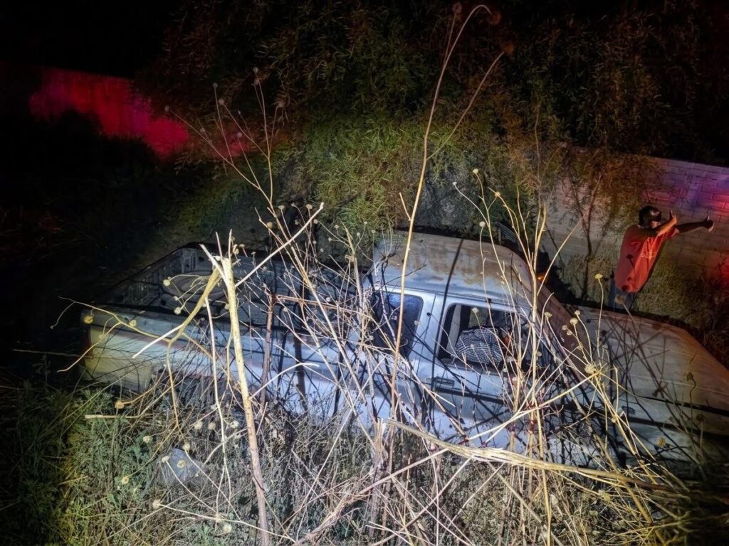 Camioneta se sale de la carretera Santiago–Tepehuanes; no hubo lesionados