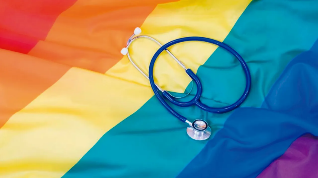 Capacitación y empatía, claves para mejorar la atención médica a personas LGBT+