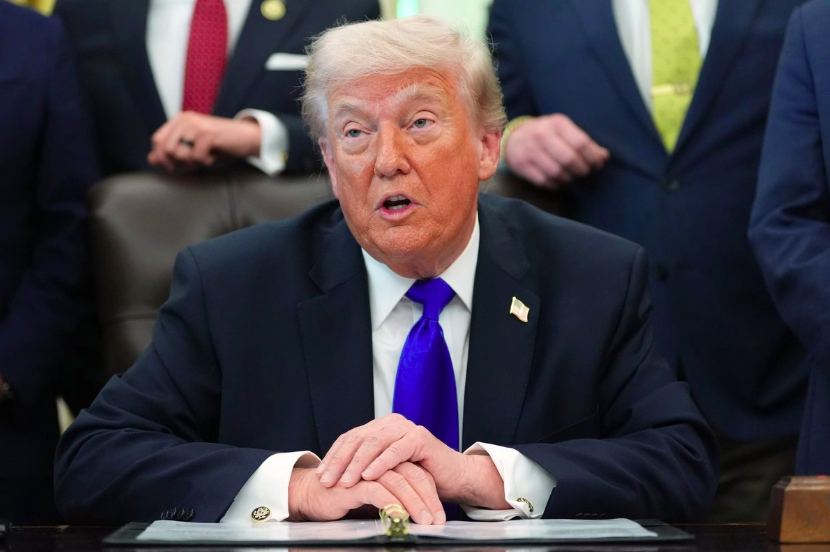 Trump anuncia arancel del 25 por ciento a autos europeos y rompe acuerdo comercial