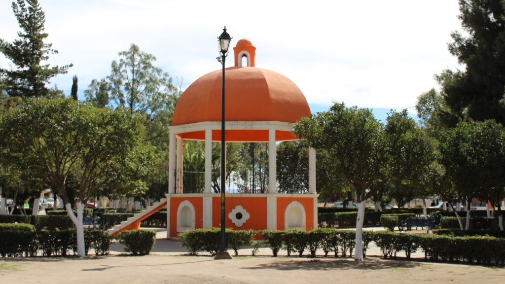 Anuncian trabajos de embellecimiento para plaza de El Refugio