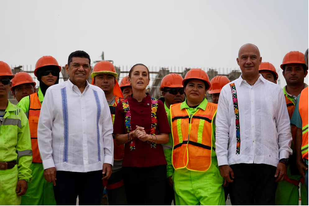 Sheinbaum supervisa avances de la carretera Macuspana–Escárcega