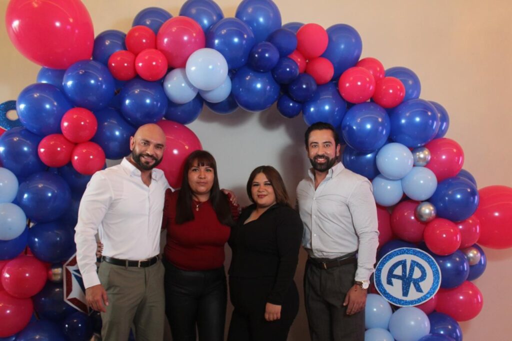 Gran evento con motivo del Día de las Madres encabezado por Arturo y Homero