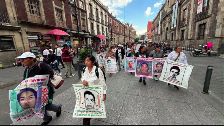 Sheinbaum sostiene nueva reunión con familias de Ayotzinapa