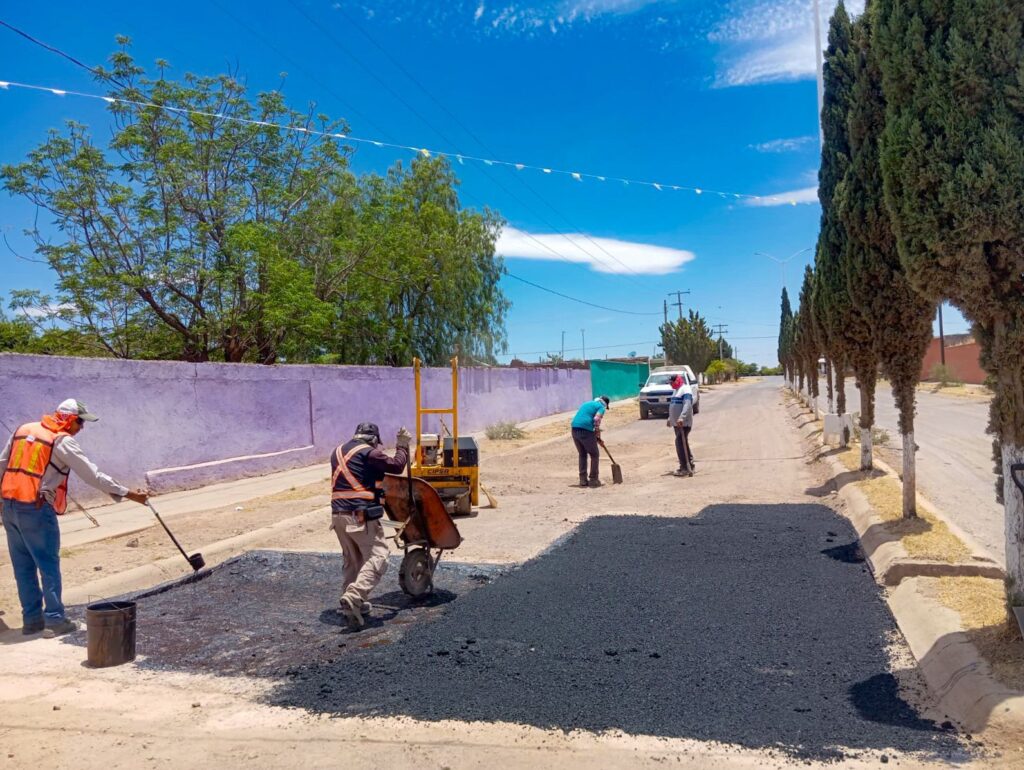 Gobierno del Estado rehabilita camino en Canatlán para mejorar traslados y seguridad vial