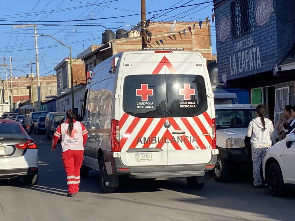 Camioneta embiste a motociclista en la colonia Emiliano Zapata; responsable huyó