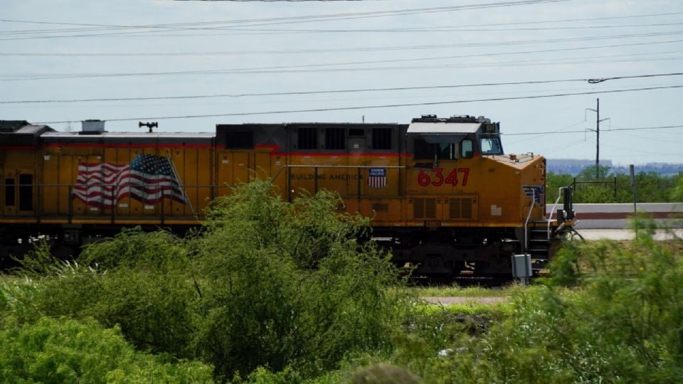 SRE confirma que tres de los migrantes hallados muertos en tren de Texas eran mexicanos