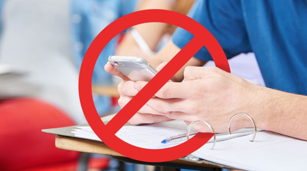 CDMX prohíbe celulares en primarias y secundarias
