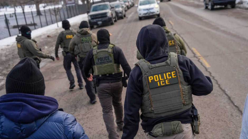 Gobierno de EE.UU. prepara multas de hasta 18 mil dólares a inmigrantes