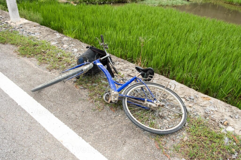 Ciclista cayó al suelo y al quedar lesionado falleció en el hospital donde trataban de salvarlo