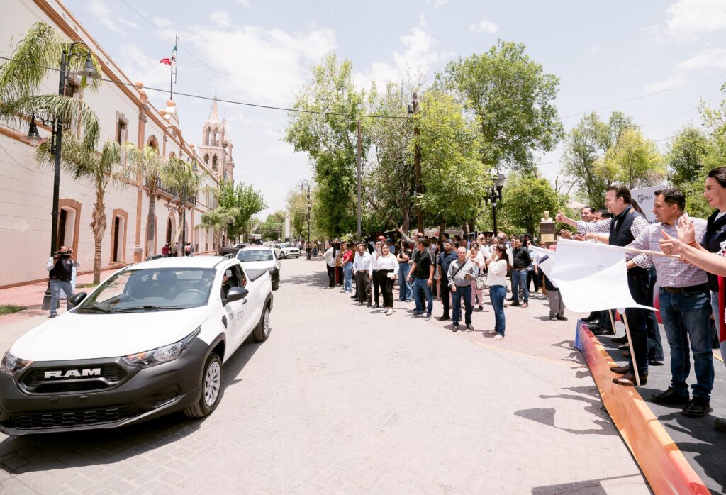 Esteban y Susy fortalecen servicios públicos en Lerdo con nuevo parque vehicular