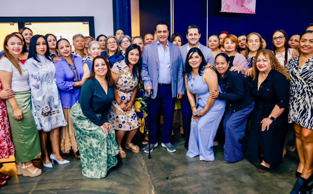 Toño Ochoa agradece a las mamás imparables del municipio por su gran labor.
