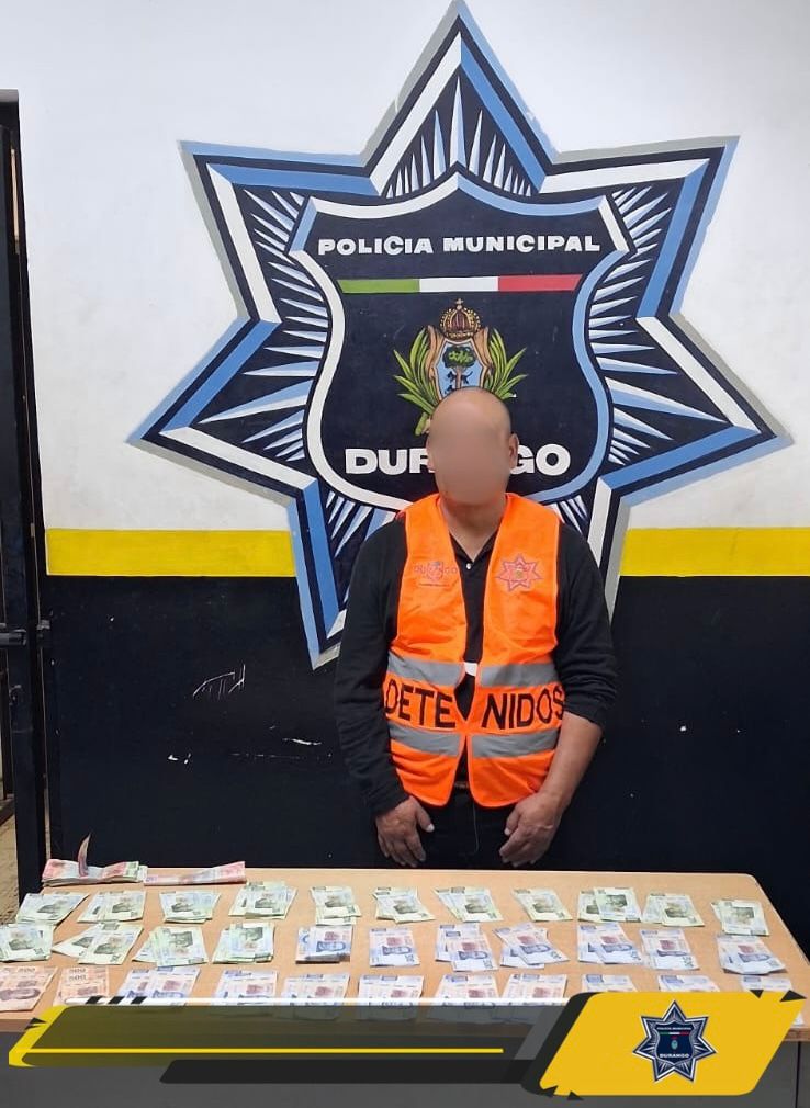 Policías lo agarran con el dinero que presuntamente robó de céntrica notaría