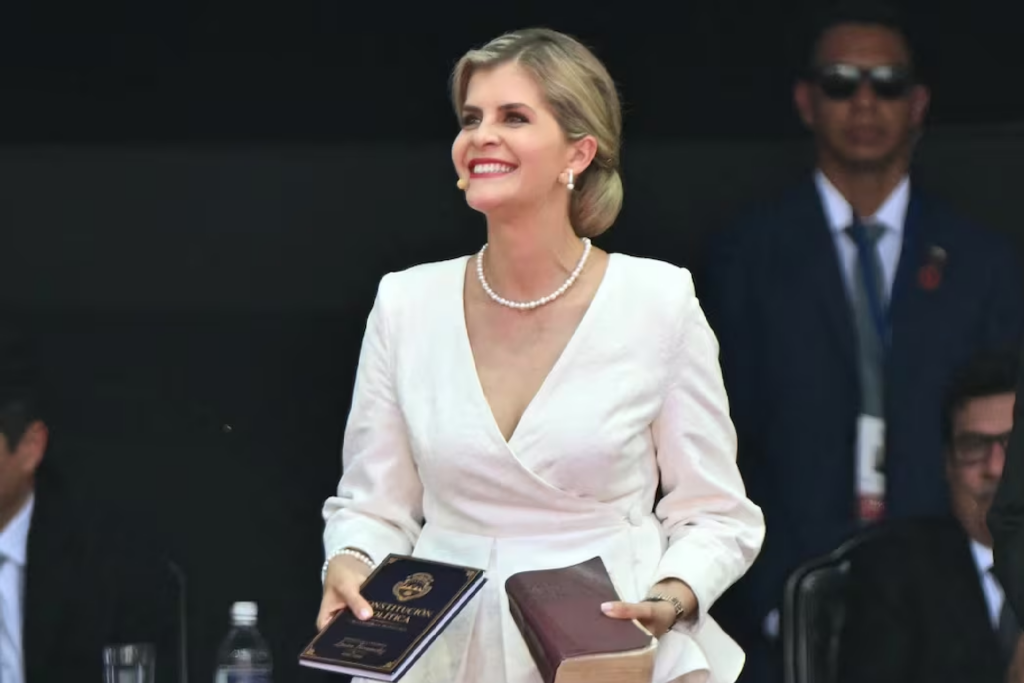 Laura Fernández asume la presidencia de Costa Rica