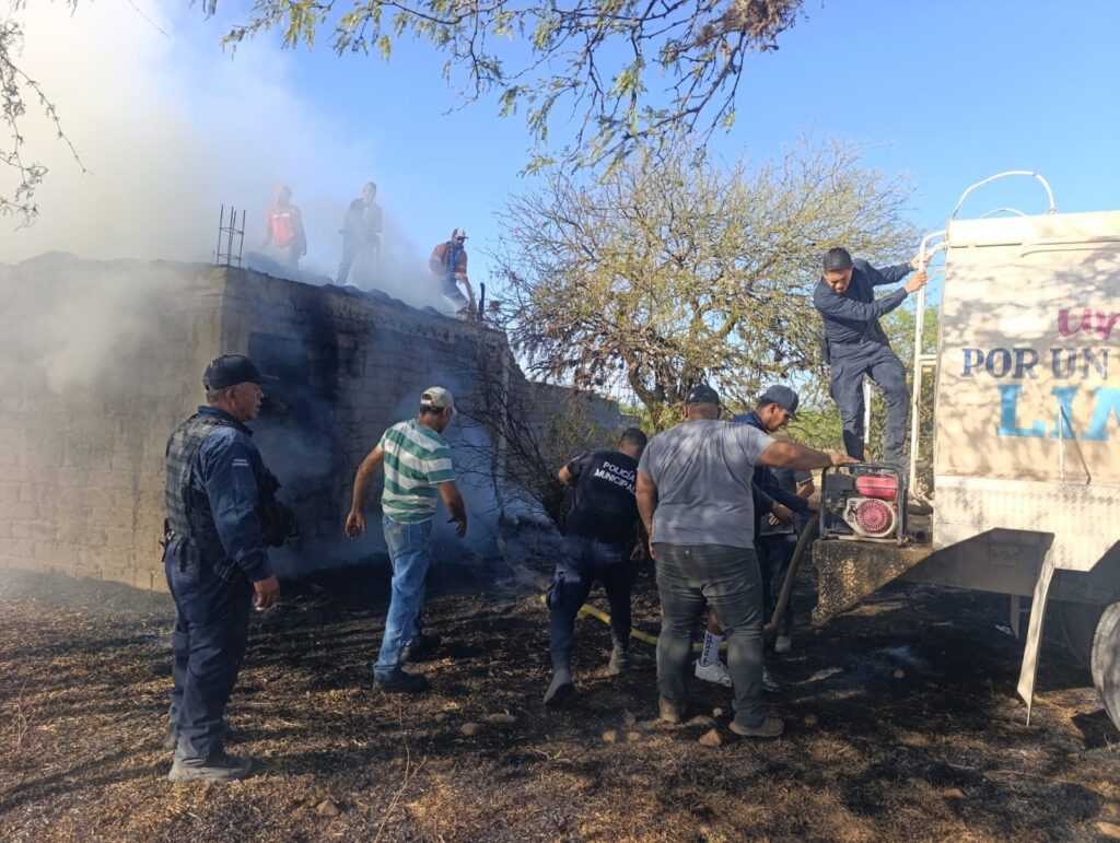 Mando Coordinado apoya en la extinción del incendio en una casa