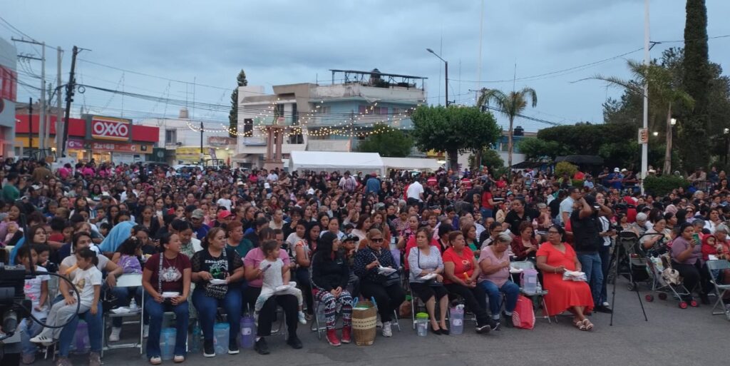 Más de 3 mil personas se dieron cita para celebrar el Día de las Madres en Vicente Guerrero