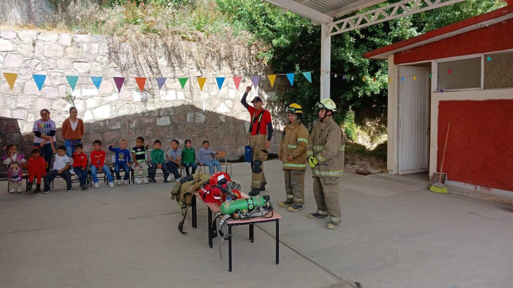 Bomberos fomentan prevención infantil