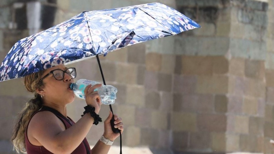 Lluvias torrenciales y calor de 45 °C marcarán este lunes a México