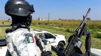 Guardias Nacionales los agarran con armamento, cargadores, cartuchos y motocicletas
