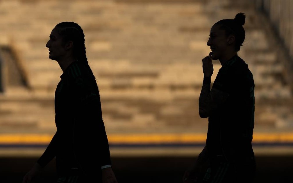 Exposición en Palacio de Minería honra a las mujeres en el futbol