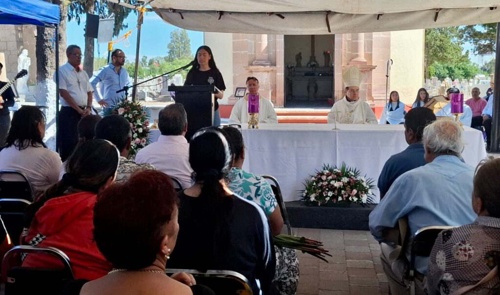 Romería en Durango registra saldo blanco en panteones durante el Día de las Madres
