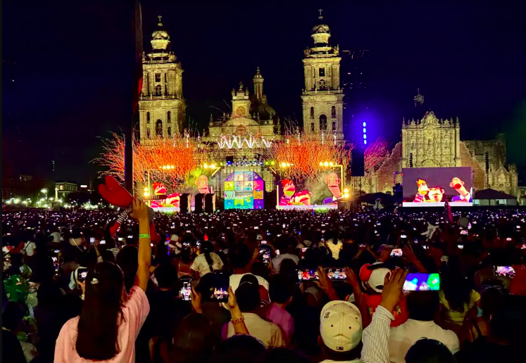 Más de 230 mil personas abarrotan el Zócalo para ver a 31 Minutos
