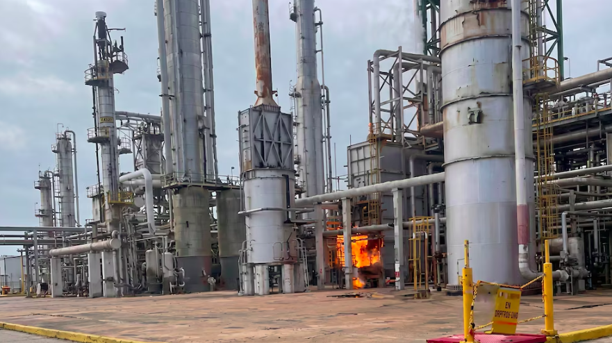 Pemex controla incendio en planta de Cosoleacaque Veracruz