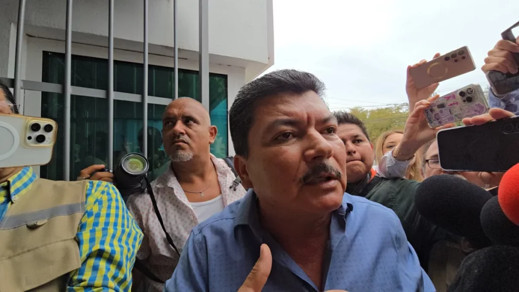 Marco Antonio Almanza reaparece en Culiacán y desmiente haberse entregado a Estados Unidos