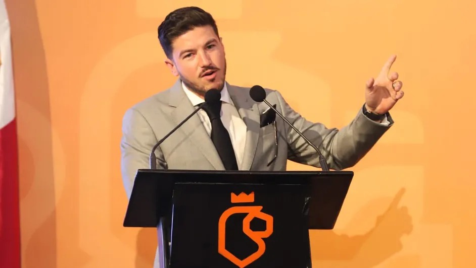Samuel García admite pausa de Tesla en NL, pero presume nuevas inversiones