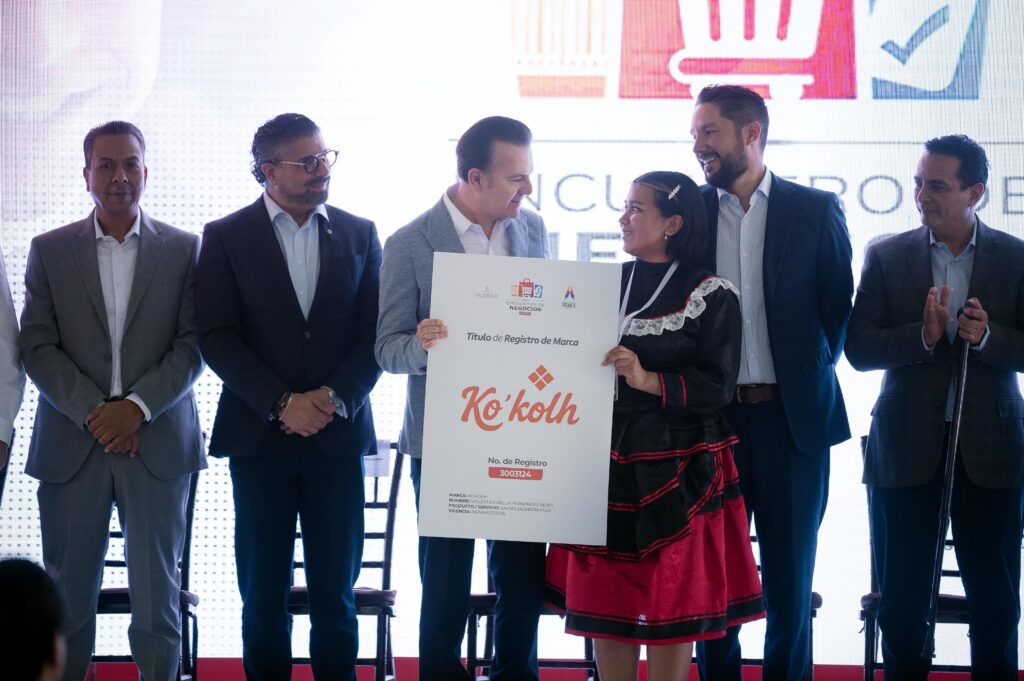Esteban impulsa a emprendedores para llevar productos duranguenses a grandes cadenas